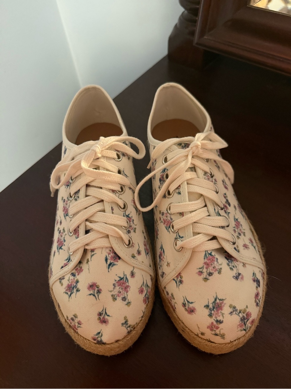 *Extra Wide* Torrid Cream Floral Canvas Lace-Up Sneakers